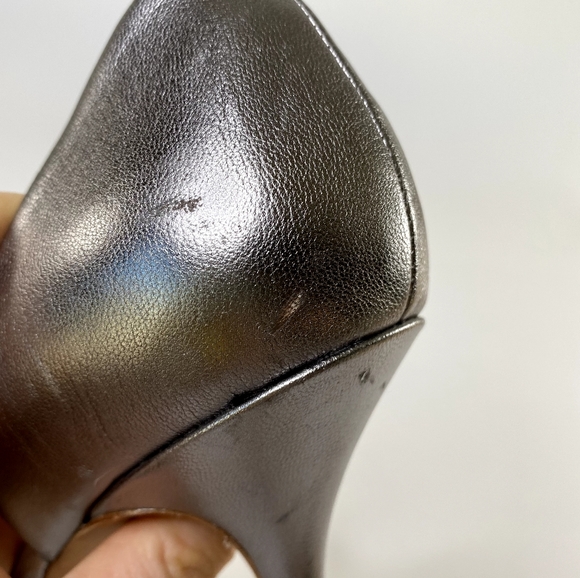 BADGLEY MISCHKA Silver Leather Peep Toe Heels Sz 10 - Picture 11 of 14